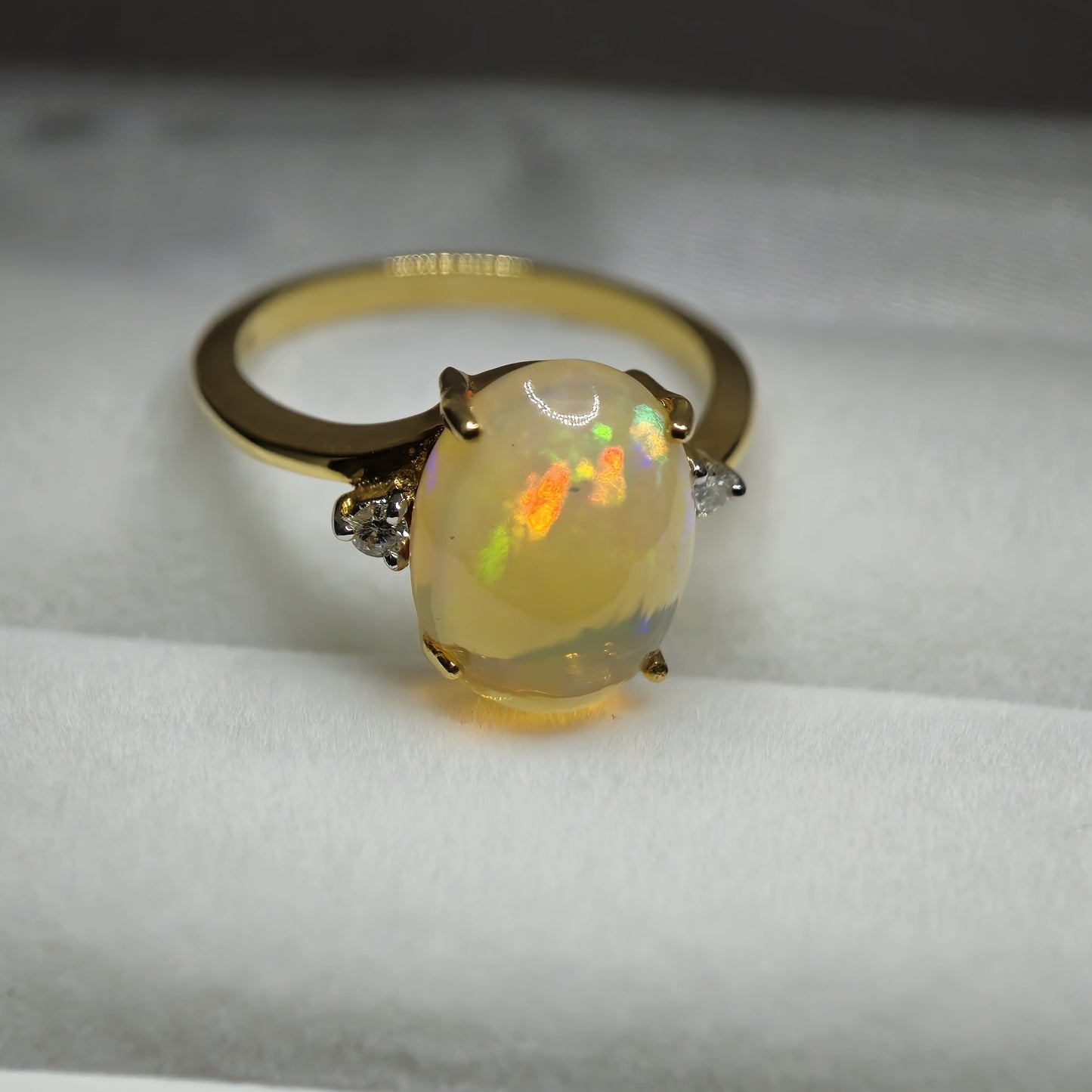 4.12ct Opal Ring SI 2 Diamonds 0.06ct 18k Gold