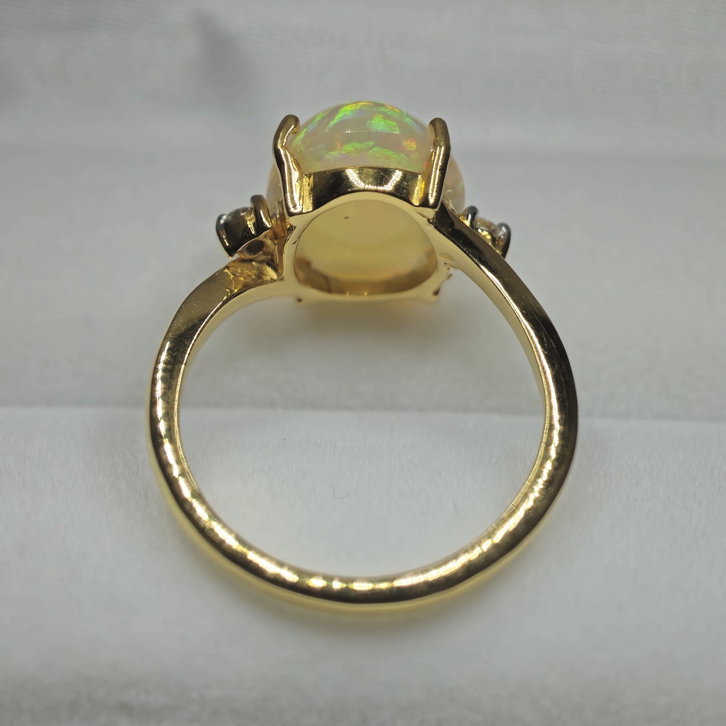 4.12ct Opal Ring SI 2 Diamonds 0.06ct 18k Gold